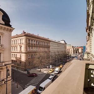 Charles Bridge - 3 Bedroom Apartment - Old Town